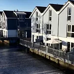 Familienhaus An Der Nordsee - Sauna - Kamin - Suedterrasse Direkt Ueber Dem Wasser * Schillig