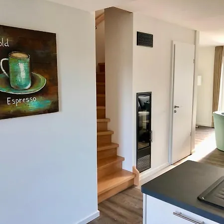 Familienhaus An Der Nordsee - Sauna - Kamin - Suedterrasse Direkt Ueber Dem Wasser Apartment Schillig