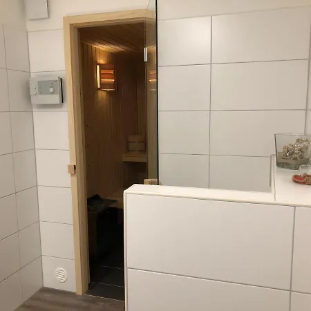 Familienhaus An Der Nordsee - Sauna - Kamin - Suedterrasse Direkt Ueber Dem Wasser Apartment *