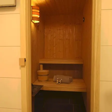 Familienhaus An Der Nordsee - Sauna - Kamin - Südterrasse Direkt über Dem Wasser Apartment Schillig