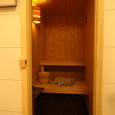 Familienhaus An Der Nordsee - Sauna - Kamin - Suedterrasse Direkt Ueber Dem Wasser Apartment Schillig